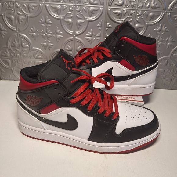 Jordan Men's Black Red and White Sneakers